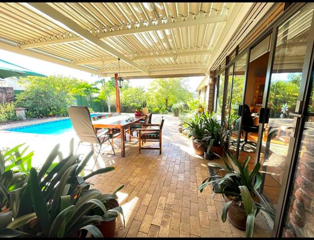 5 BEDROOM HOUSE FOR SALE IN BERGZICHT